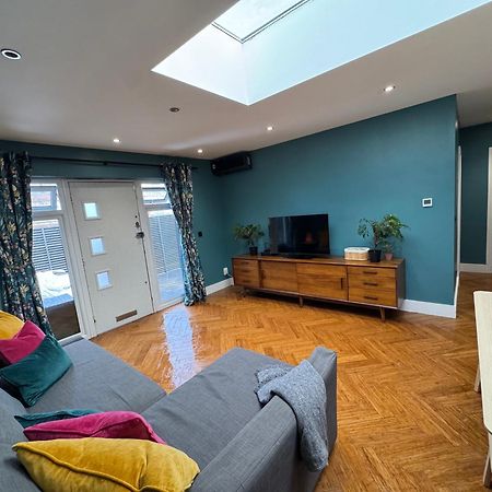 Streatham House - 2 Bedroom - Sleeps 6 - Free Wifi Streatham Vale 외부 사진